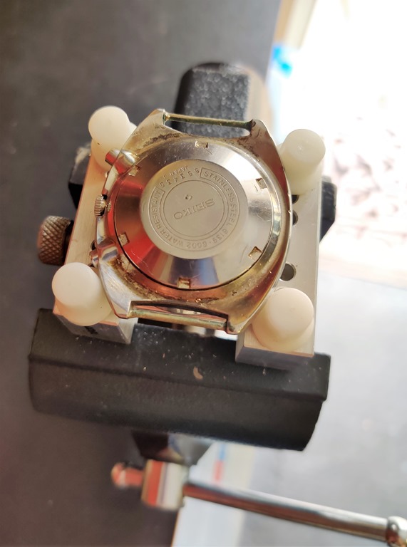 How to remove the stuck back of a watch – Vintage Watch Advisors